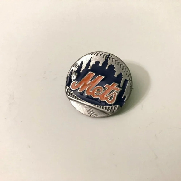 Vintage New York Mets Baseball MLB Ball Shape  Pin - Picture 11 of 11